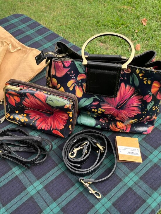 Patricia Nash Handbags - Patricia Nash Tropical Escape Leather Purse & Pertina Set